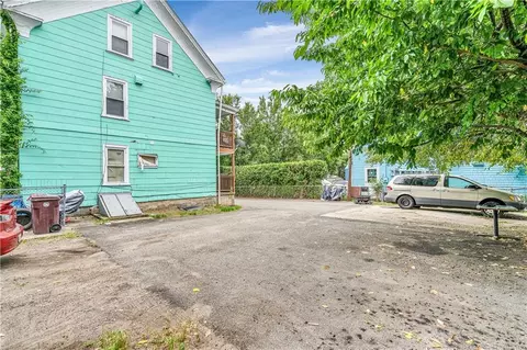 124 Brook St, Woonsocket, RI 02895 photo 4