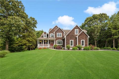 90 Lindsay Ln, North Kingstown, RI 02852