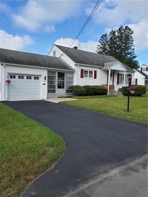 36 Ridge St, Woonsocket, RI 02895
