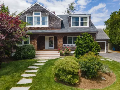 4 Sunset Hill Rd, Middletown, RI 02842