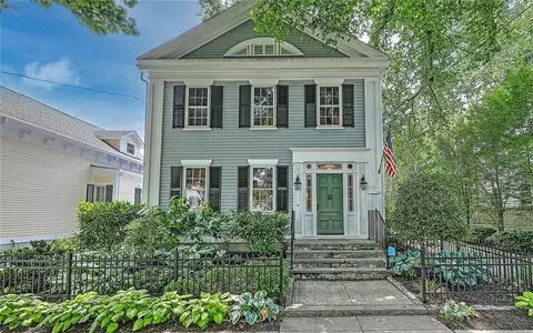 66 Franklin St, Bristol, RI 02809