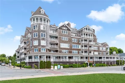 53 Conanicus Ave #4A, Jamestown, RI 02835