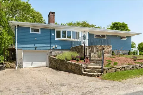 25 Ocean View Dr, Narragansett, RI 02882