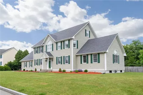 2 Winsor Ct, Lincoln, RI 02865