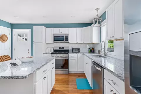 113 Pender Ave, Warwick, RI 02889 photo 4