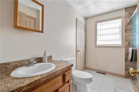 85 Aylsworth Ave, Woonsocket, RI 02895 photo 8