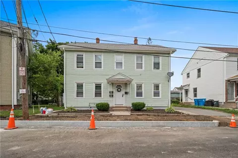 13 Hope St, Lincoln, RI 02865
