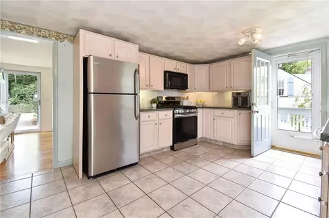 92 Manolla Ave, Warwick, RI 02888 photo 9