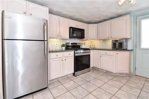 92 Manolla Ave, Warwick, RI 02888 photo 8