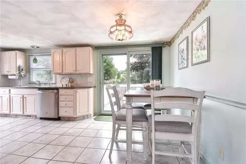 92 Manolla Ave, Warwick, RI 02888 photo 7