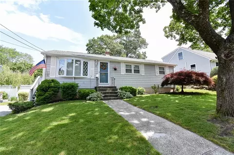 92 Manolla Ave, Warwick, RI 02888 photo 1
