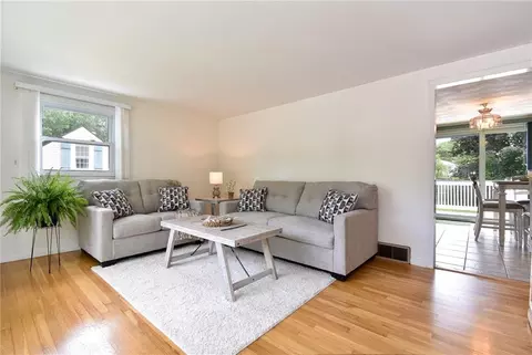 92 Manolla Ave, Warwick, RI 02888 photo 5