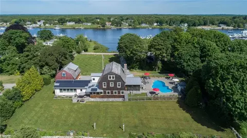 30 Avondale Rd, Westerly, RI 02891
