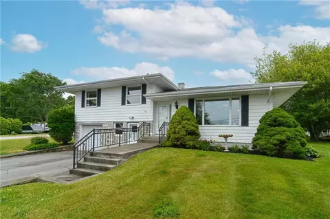 50 Shannon Ave, Tiverton, RI 02878