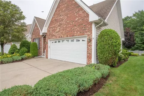 38 Leighas Ln #38, Coventry, RI 02816