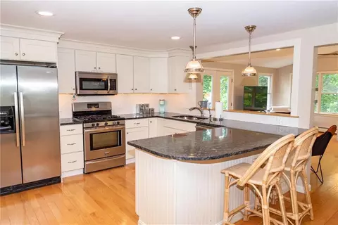 22 E Side Dr, Barrington, RI 02806 photo 6