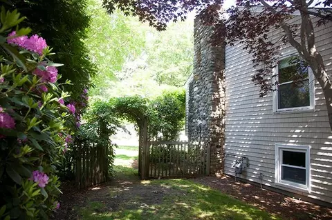 22 E Side Dr, Barrington, RI 02806 photo 3
