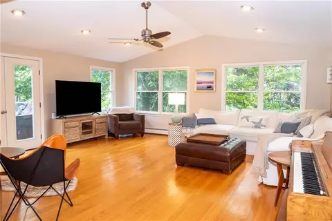 22 E Side Dr, Barrington, RI 02806 photo 5