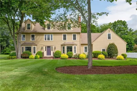 4 Fieldside Dr, Cumberland, RI 02864