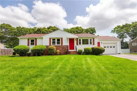14 Viceroy Rd, Warwick, RI 02886