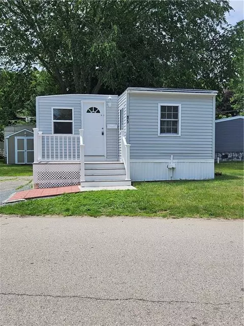 15 Stephanie Dr, Pawtucket, RI 02860