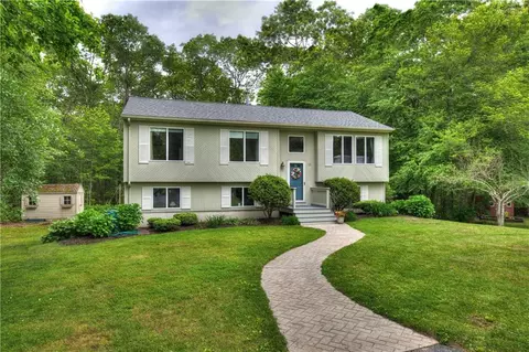 12 Quiet Oak Dr, Hopkinton, RI 02808