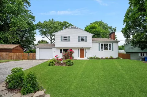 56 Riverside Dr, Lincoln, RI 02865