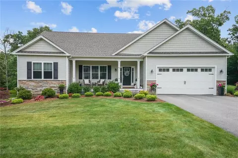 93 Teakwood Dr, Coventry, RI 02816