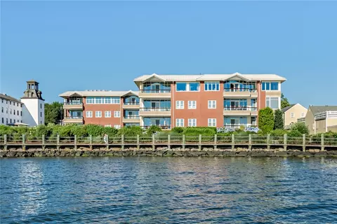 341 Thames St #303S, Bristol, RI 02809