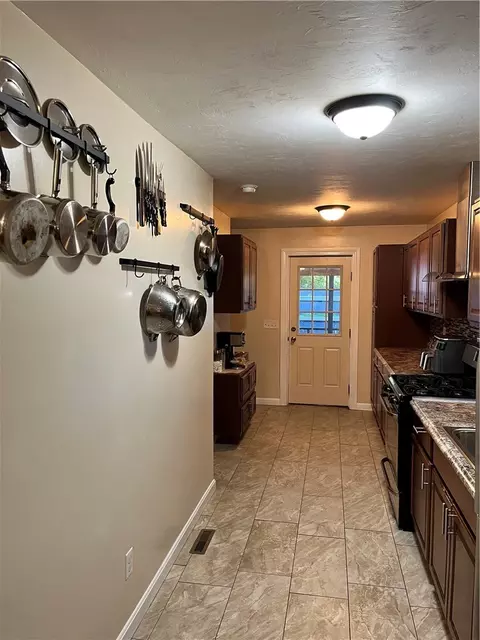35 Manila Ave, Woonsocket, RI 02895 photo 5
