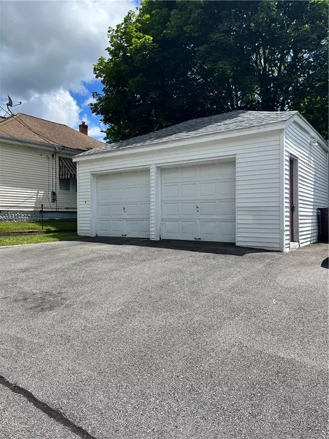 35 Manila Ave, Woonsocket, RI 02895 photo 3