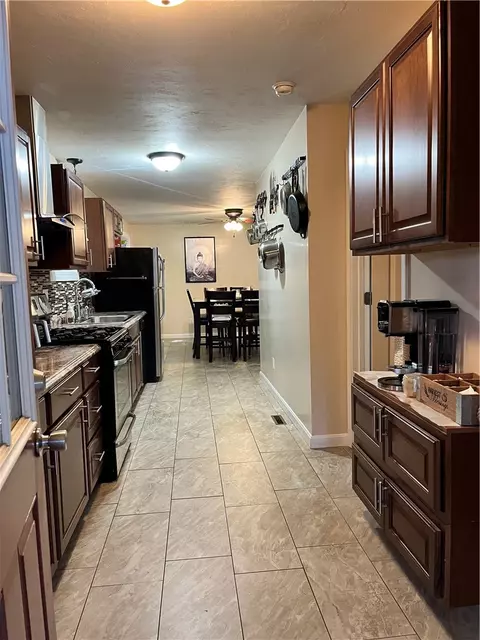 35 Manila Ave, Woonsocket, RI 02895 photo 4