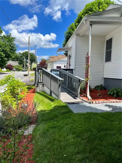 35 Manila Ave, Woonsocket, RI 02895 photo 2
