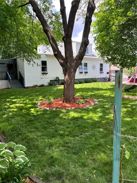 35 Manila Ave, Woonsocket, RI 02895 photo 27