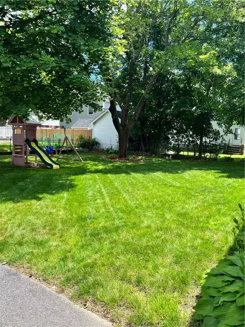 35 Manila Ave, Woonsocket, RI 02895 photo 28