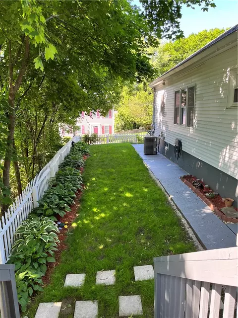 35 Manila Ave, Woonsocket, RI 02895 photo 33