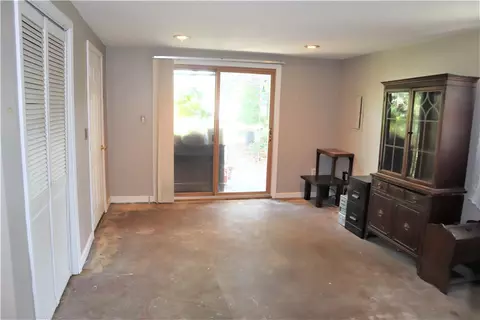 40 Aspinet Dr, Warwick, RI 02888 photo 13