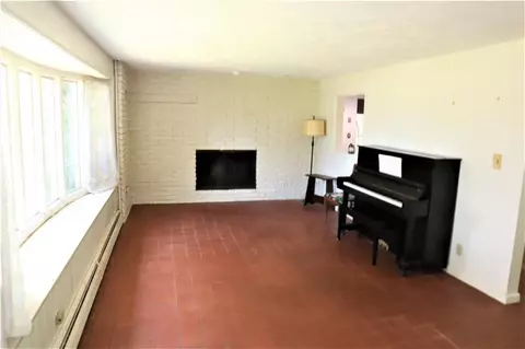 40 Aspinet Dr, Warwick, RI 02888 photo 8