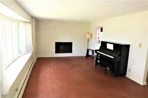 40 Aspinet Dr, Warwick, RI 02888 photo 8