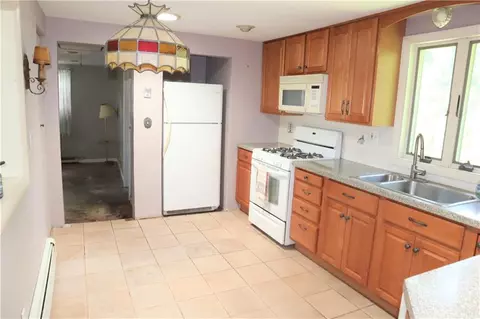 40 Aspinet Dr, Warwick, RI 02888 photo 4