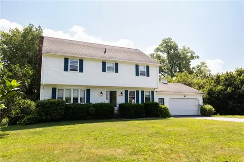 204 Heritage Dr, Portsmouth, RI 02871