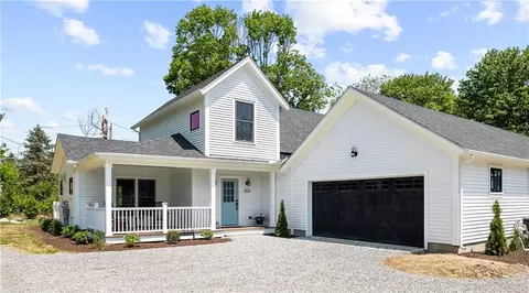 561 Bristol Ferry Rd #B, Portsmouth, RI 02871