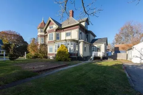 474 S Main St, Woonsocket, RI 02895
