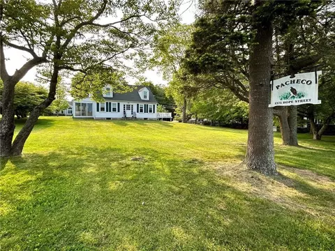 1375 Hope St, Bristol, RI 02809