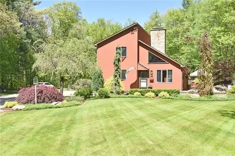 51 Raccoon Hill Rd, West Greenwich, RI 02817