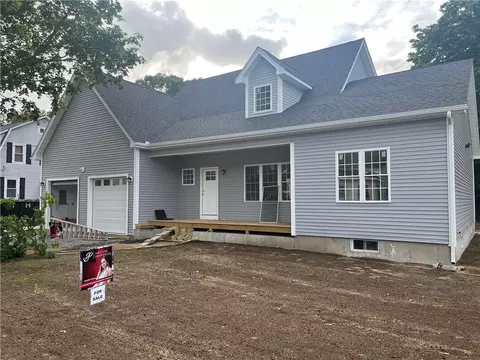 39 Blake St, Warwick, RI 02889