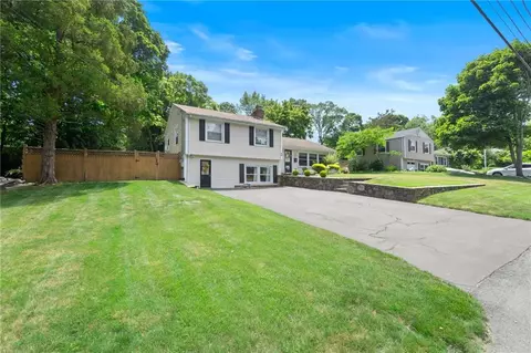 44 Shenandoah Rd, Warwick, RI 02886