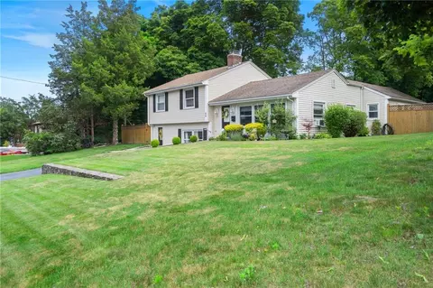 44 Shenandoah Rd, Warwick, RI 02886 photo 2