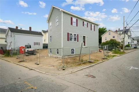 2 Carson St, Pawtucket, RI 02860