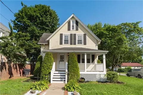 80 Maplewood Ave, Warwick, RI 02889